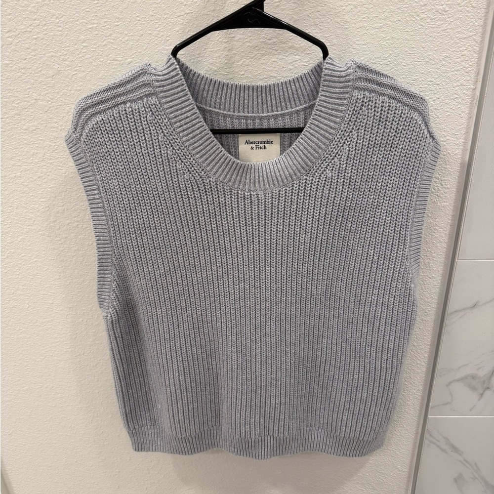 Abercrombie & Fitch Light Gray Sleeveless Sweater